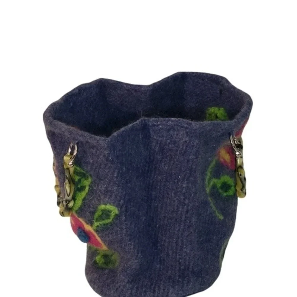 Crochet Floral Handbag 11x10x5 Blue Pearl Handle Hand Crafted